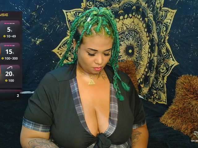 leandragoldie19 live cam on BongaCams