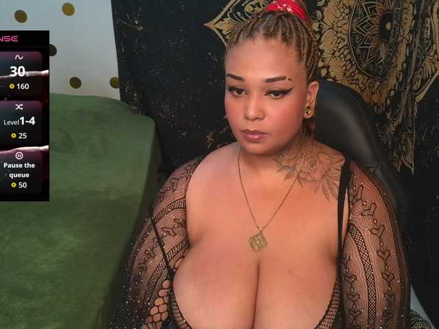 leandragoldie19 live cam on BongaCams