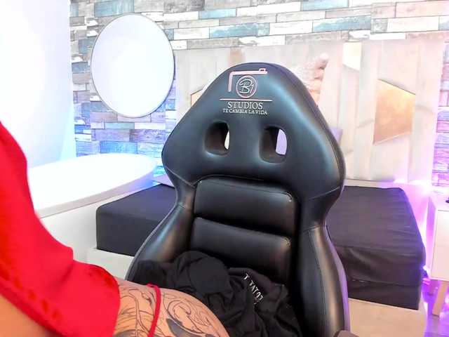 Issa-tay1 live cam on BongaCams