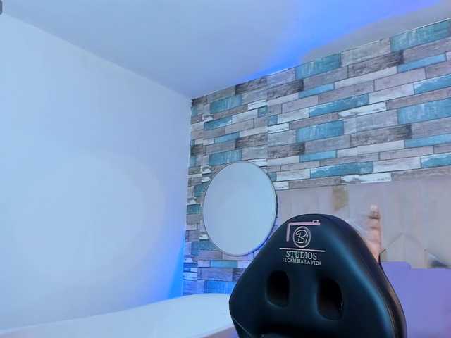 Issa-tay1 live cam on BongaCams