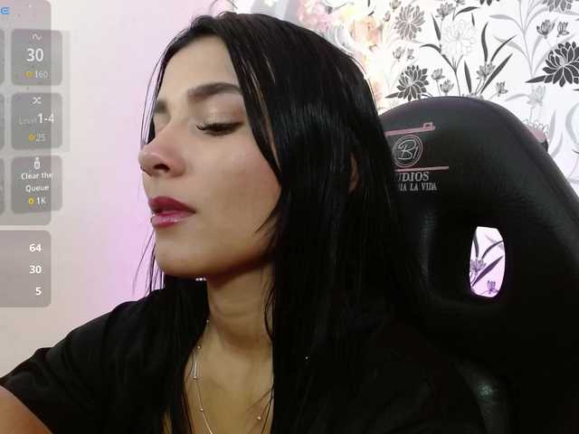 le modèle Gaby-tay1 est en webcam porno dans un show sur le site bongacams, il possède les tags suivants: Latino/Hispanic,Brunette,Shaved