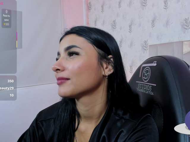 le modèle Gaby-tay1 est en webcam porno dans un show sur le site bongacams, il possède les tags suivants: Latino/Hispanic,Brunette,Shaved