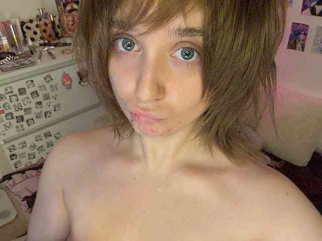 peDoVo4ka228_ webcam