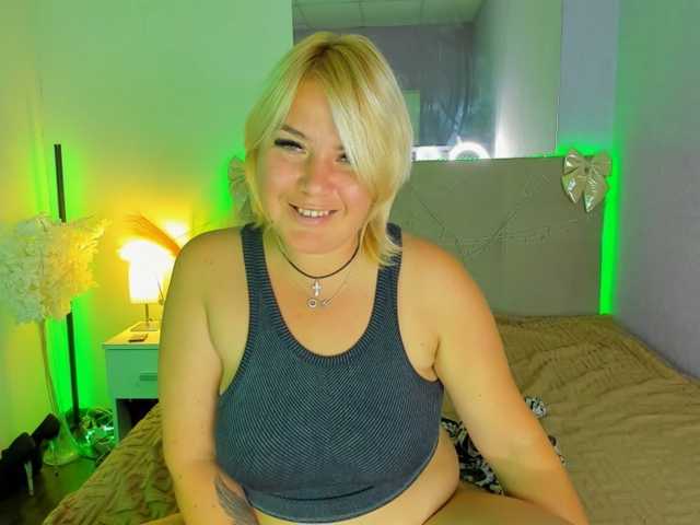 CurlyDream live cam on BongaCams