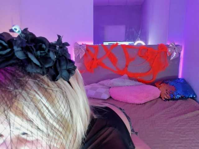 CurlyDream live cam on BongaCams