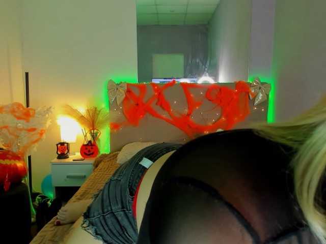 CurlyDream live cam on BongaCams