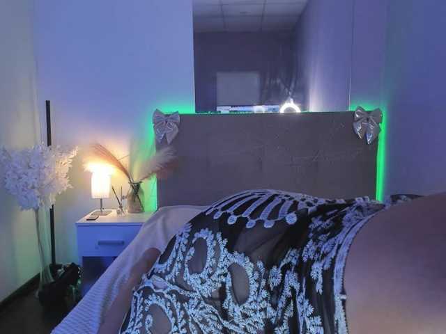 CurlyDream live cam on BongaCams