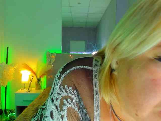 CurlyDream webcam