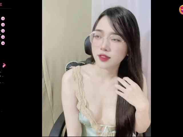 モデル: Lilybabe20