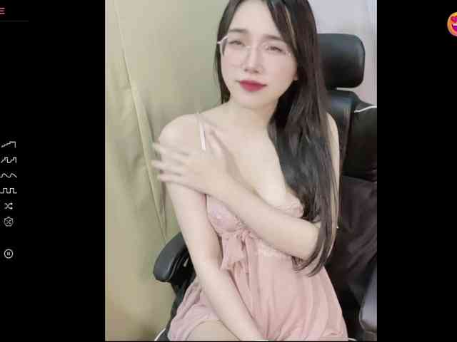 モデル: Lilybabe20