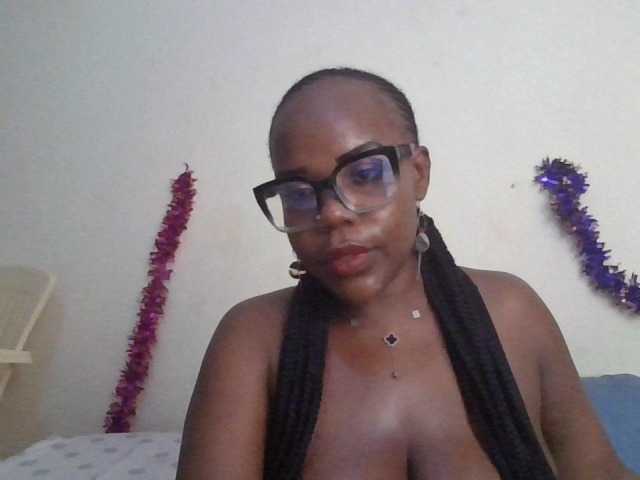NewBird live cam on BongaCams