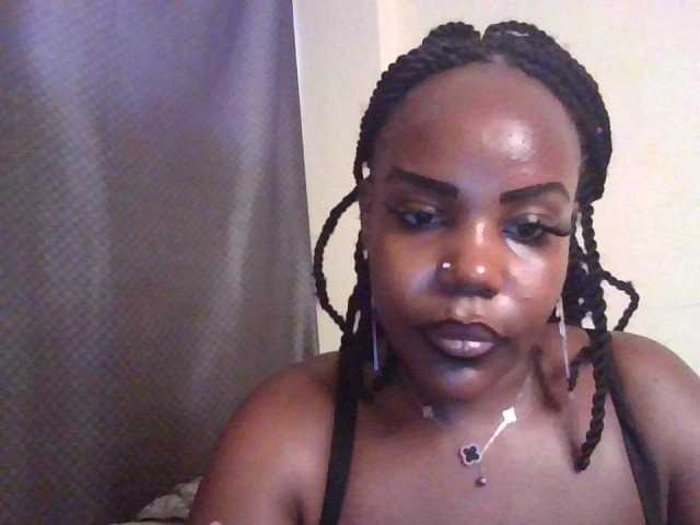 NewBird, en directo ahora en BongaCams