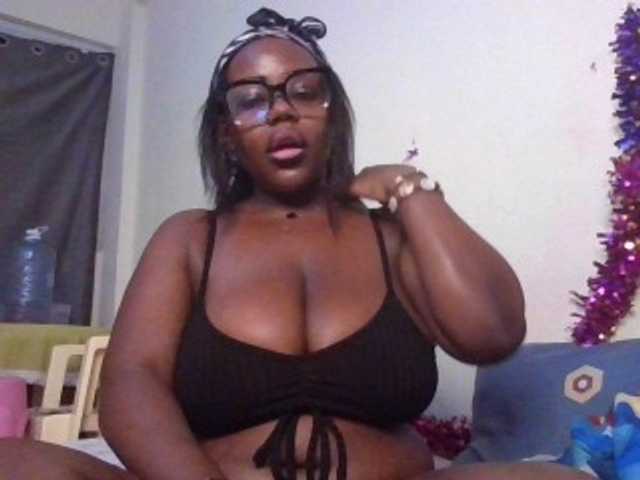 NewBird live cam on BongaCams