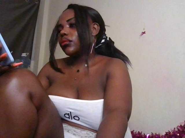 NewBird live cam on BongaCams