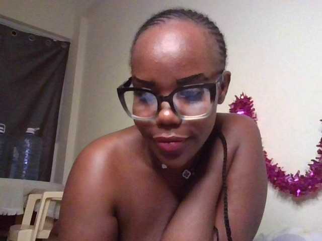 NewBird live cam on BongaCams