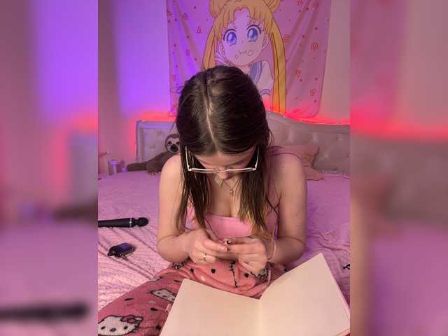 le modèle HannaCristal est en webcam porno dans un show sur le site bongacams, il possède les tags suivants: White/Caucasian,Brunette,Shaved