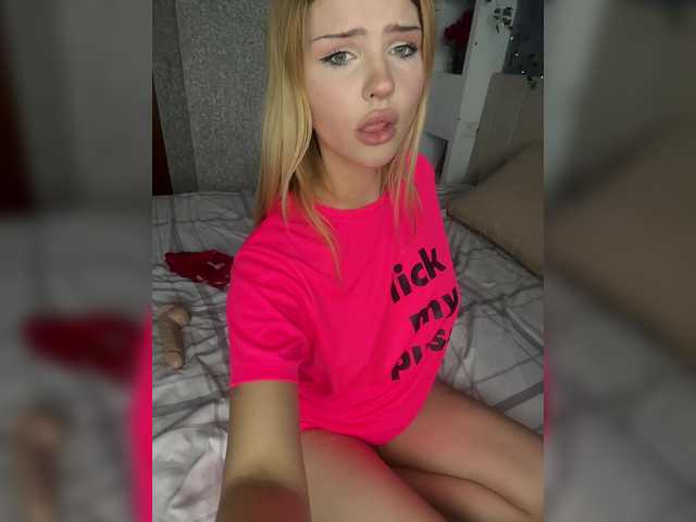 Melaniamyr live cam on BongaCams