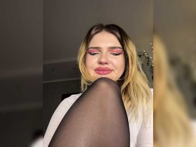 -Melani- live cam preview