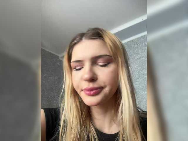 Melaniamyr live cam on BongaCams