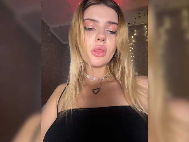Melaniamyr live cam on BongaCams