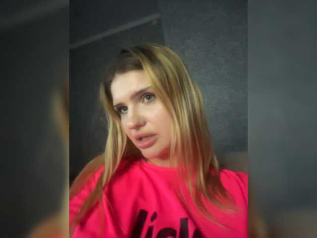 Melaniamyr live cam on BongaCams