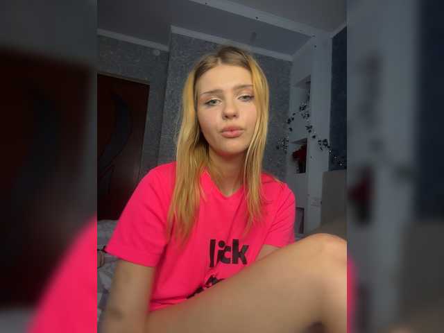 Melaniamyr live cam on BongaCams