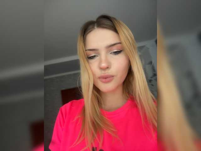 Melaniamyr live cam on BongaCams