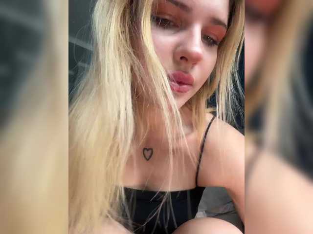 Melaniamyr live cam on BongaCams