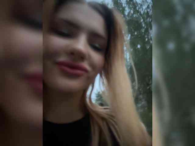 -Melani- webcam
