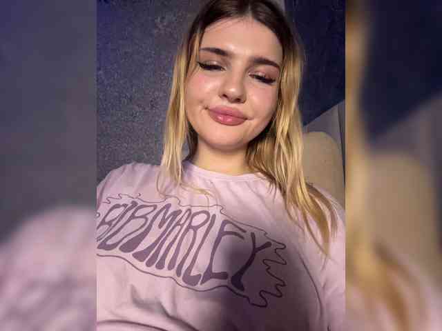 -melani-'s cam show statistics and live stream