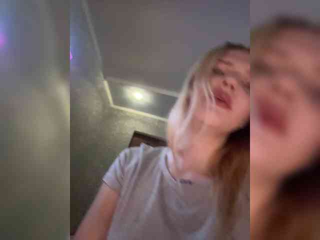 -Melani- webcam