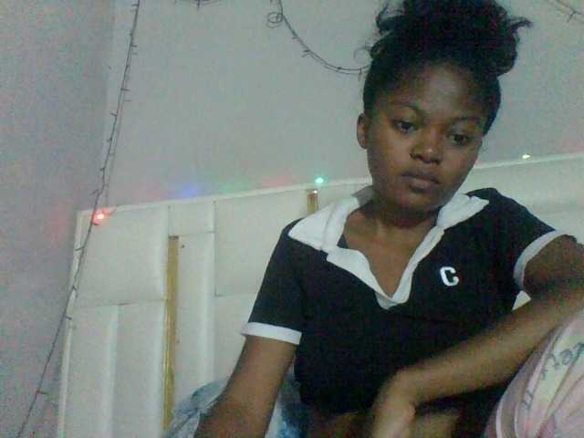 Laluna2 live cam on BongaCams