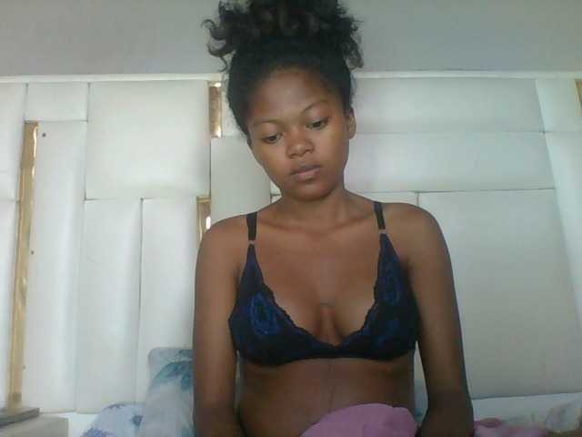 Laluna2 live cam on BongaCams