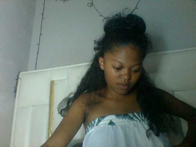 Laluna2 live cam on BongaCams
