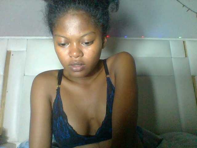 Laluna2 live cam on BongaCams