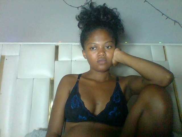 Laluna2 live cam on BongaCams