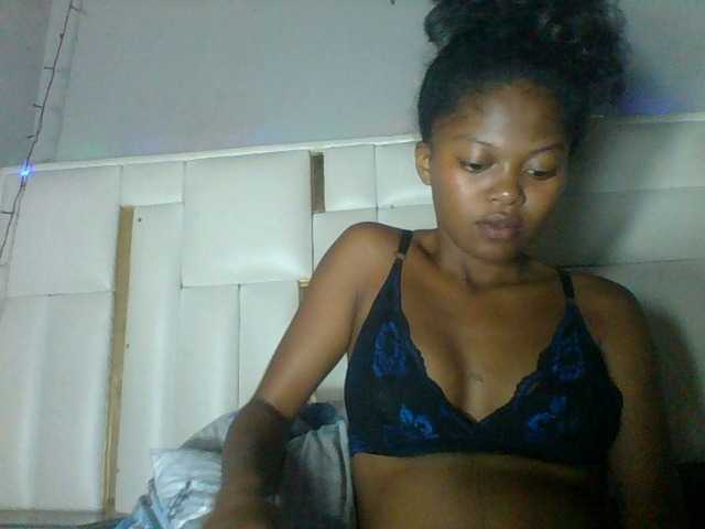 Laluna2 live cam on BongaCams