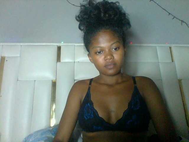 Laluna2 live cam on BongaCams