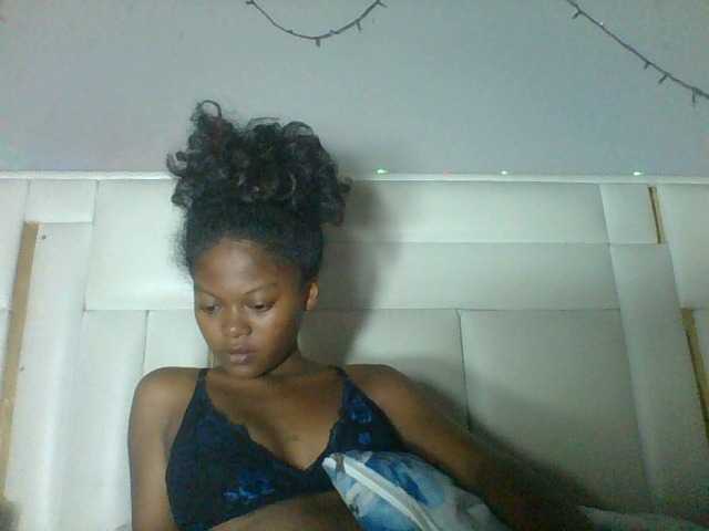Laluna2 live cam on BongaCams