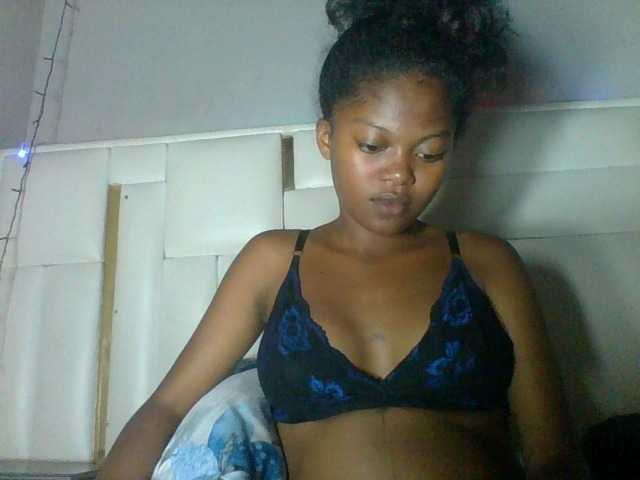 Laluna2 live cam on BongaCams