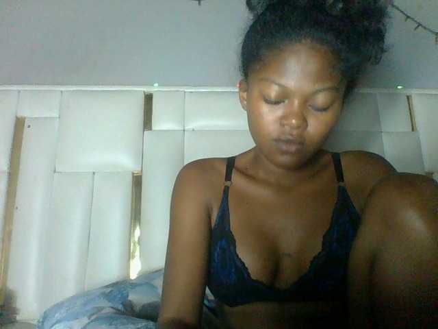 Laluna2 live cam on BongaCams