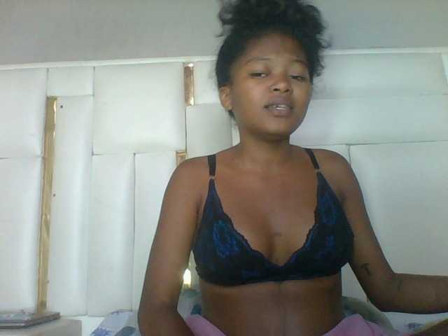 Laluna2 live cam on BongaCams