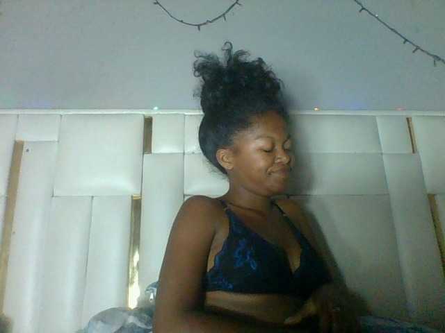 Laluna2 live cam on BongaCams