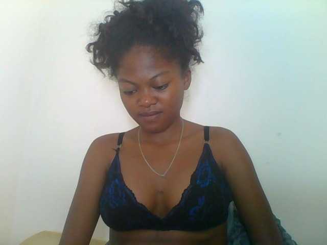 Laluna2's BongaCams show and profile