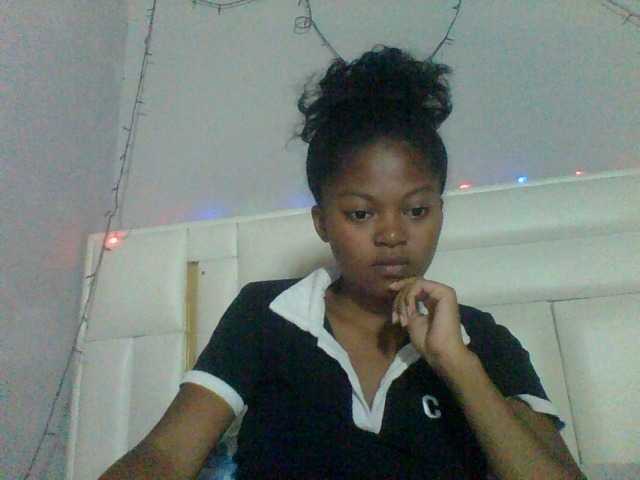 Laluna2 live cam on BongaCams