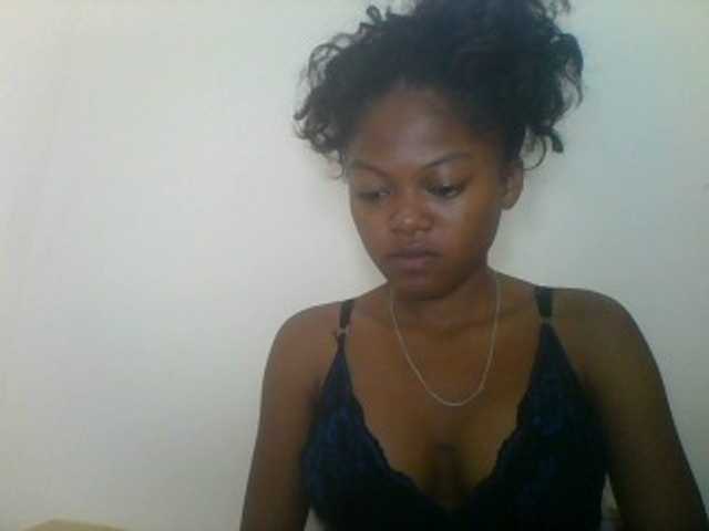 Laluna2's BongaCams show and profile