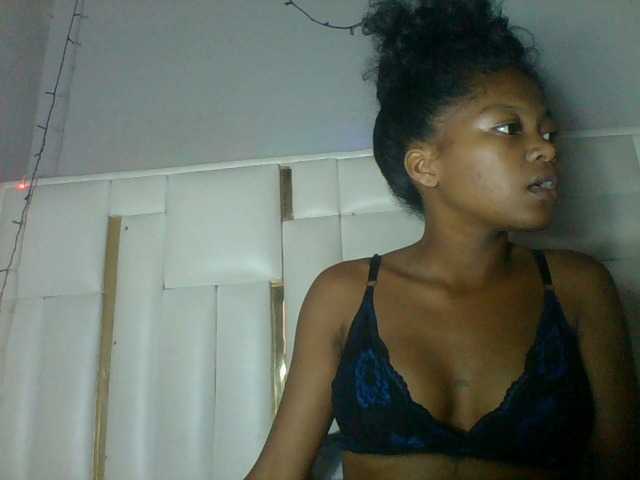 Laluna2 live cam on BongaCams