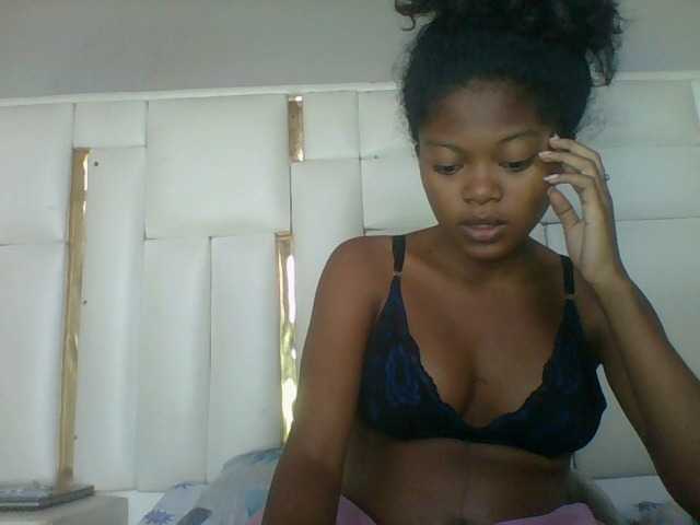 Laluna2 live cam on BongaCams