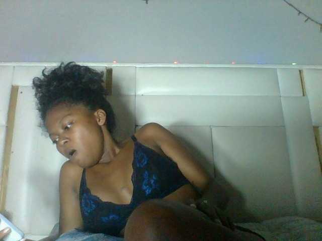 Laluna2 live cam on BongaCams