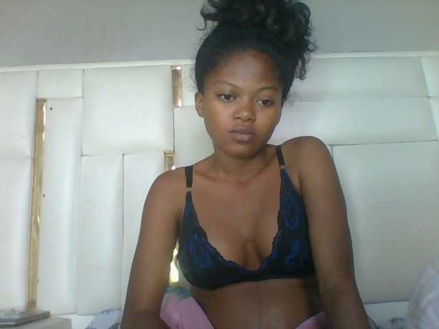 Laluna2 live cam on BongaCams